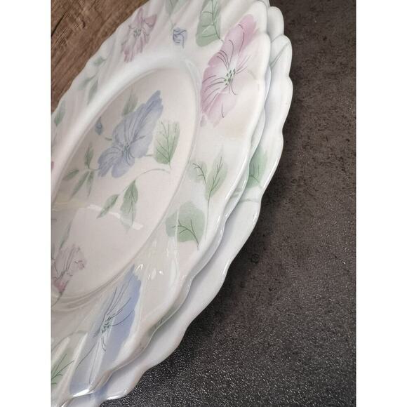 3 Vintage ArCopal France Chloe Dinner Plates Pastel Floral Flowers Blue Pink. - Picture 6 of 11